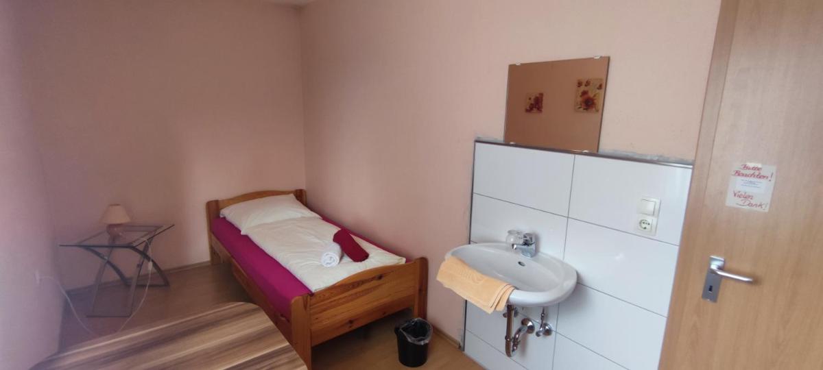 Alb Rooms - Einfache, gepflegte Zimmer auf der Schwäbischen Alb - Housity