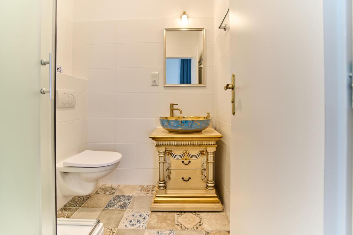 VILA OPOČNO - Housity