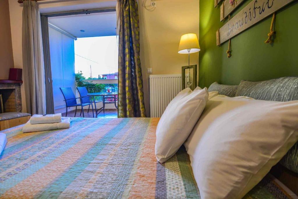 Theoni's Apartments - Housity