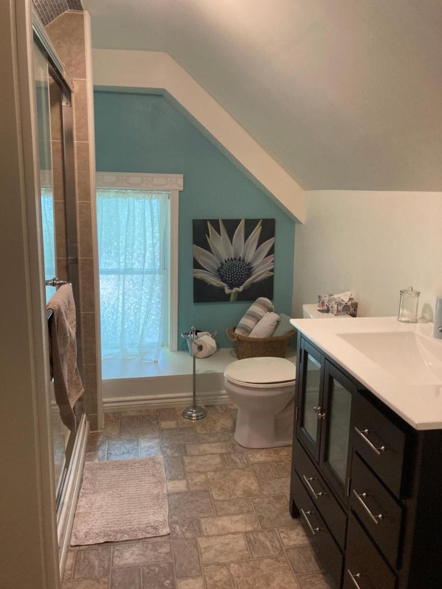 West Gate Bed and Breakfast - Housity