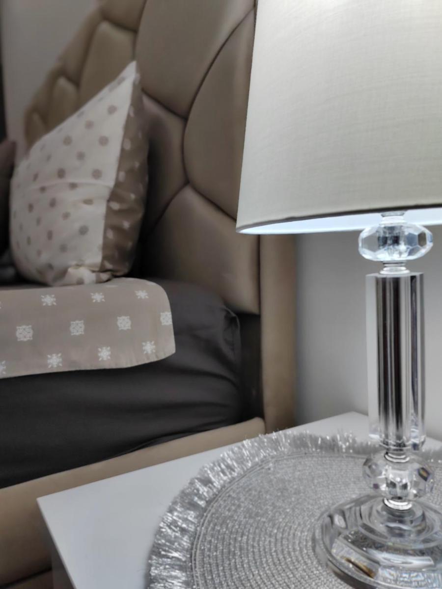 Apartment "PERLA LUX" 4 STARS by Central park included FREE Wi-Fi & Parking & Kitchen & Washing mashine & Keyless code entry & Hidden terrace - Housity