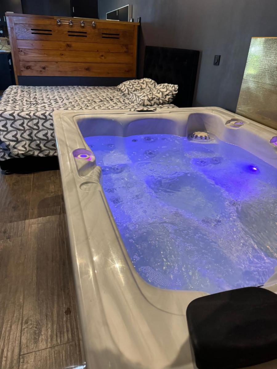 Love room villa rhôna avec jacuzzi - Housity
