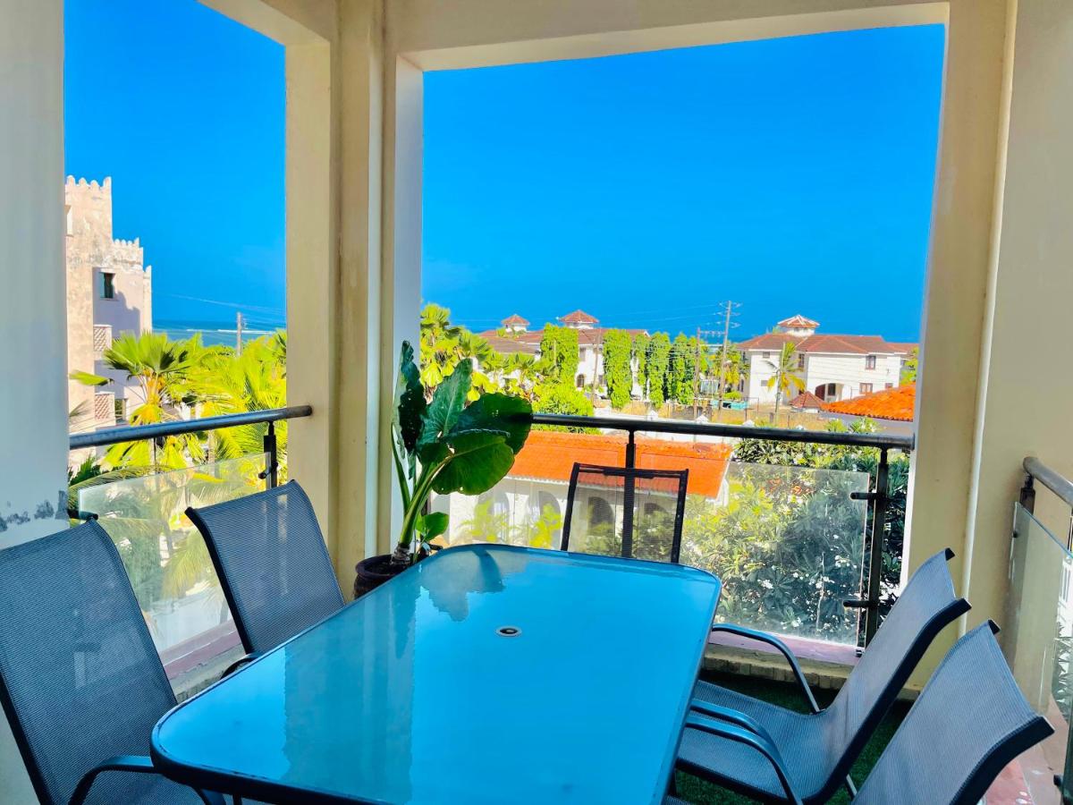 Elna's Nyali - Work & Unwind - Pool, Sea Views, AC & Fast Wi-Fi - Housity