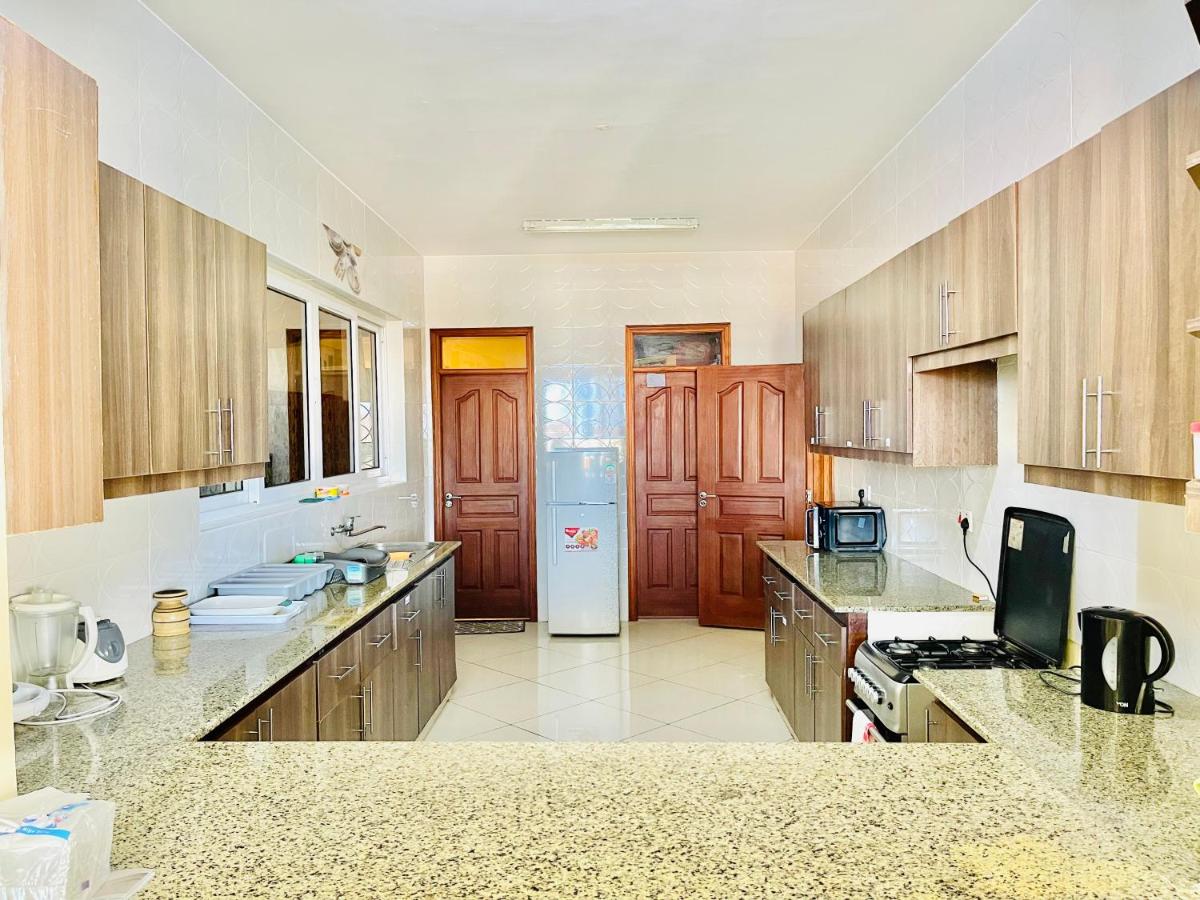 Elna's Nyali - Work & Unwind - Pool, Sea Views, AC & Fast Wi-Fi - Housity