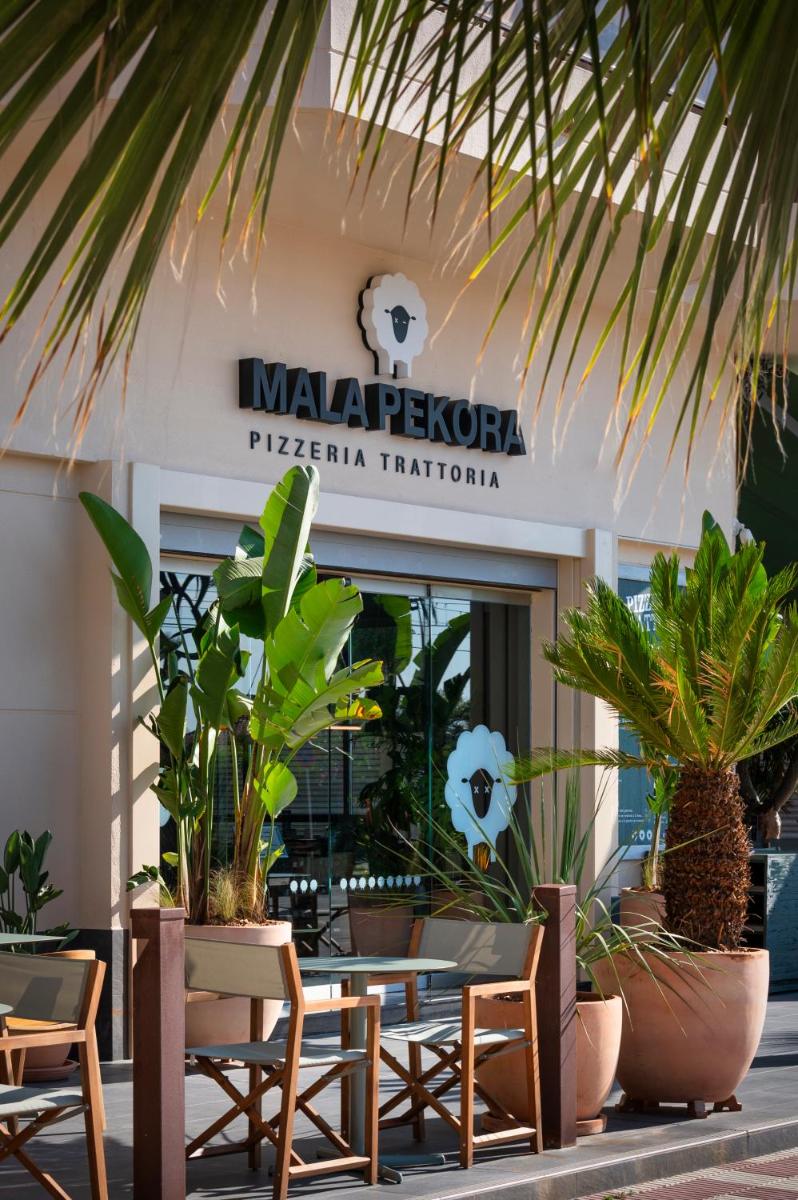 Imagen de la galería de AQUA Hotel Promenade & Spa 4Sup, en Pineda de Mar