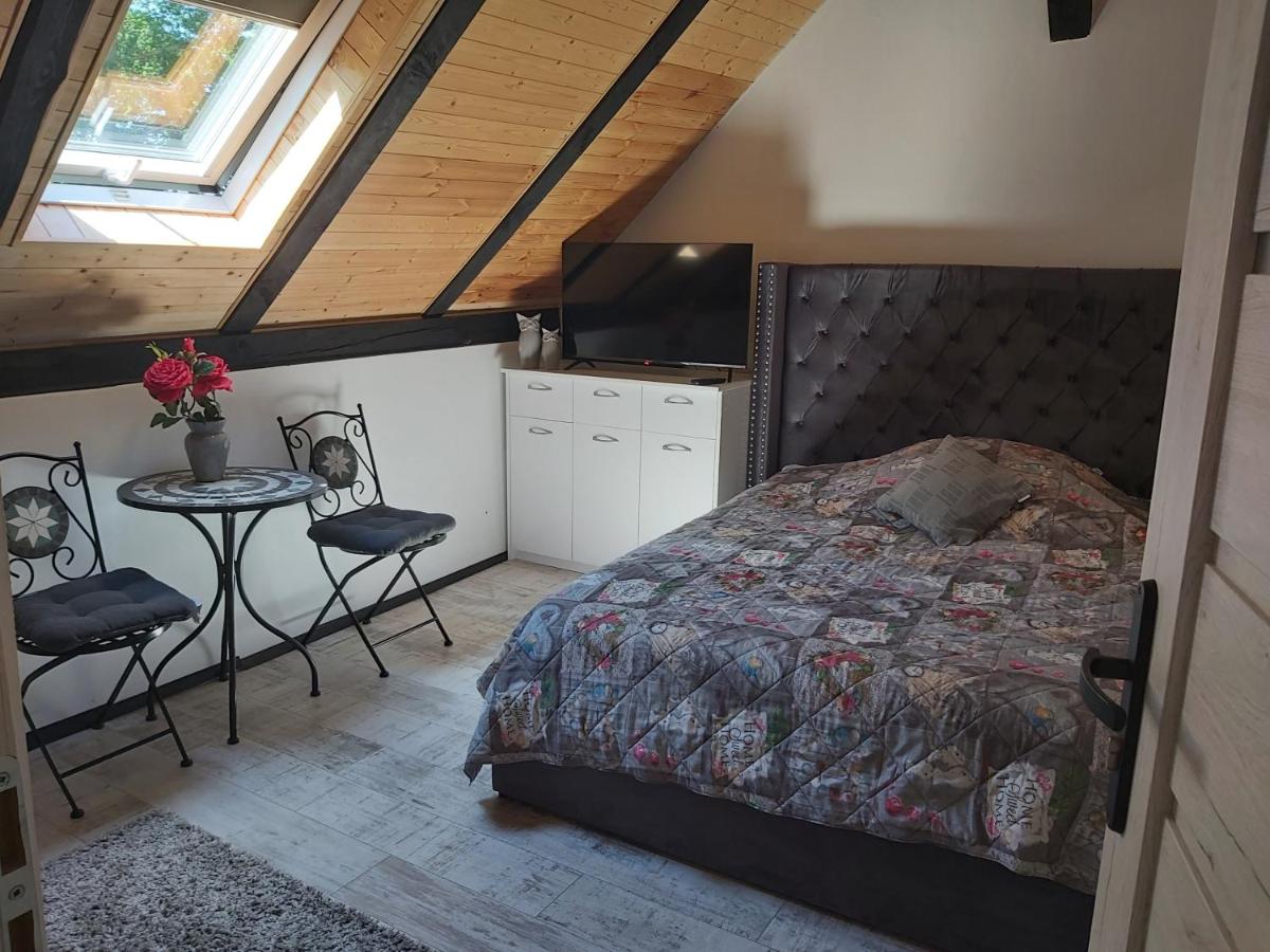 Domek u Szajnosi - Housity