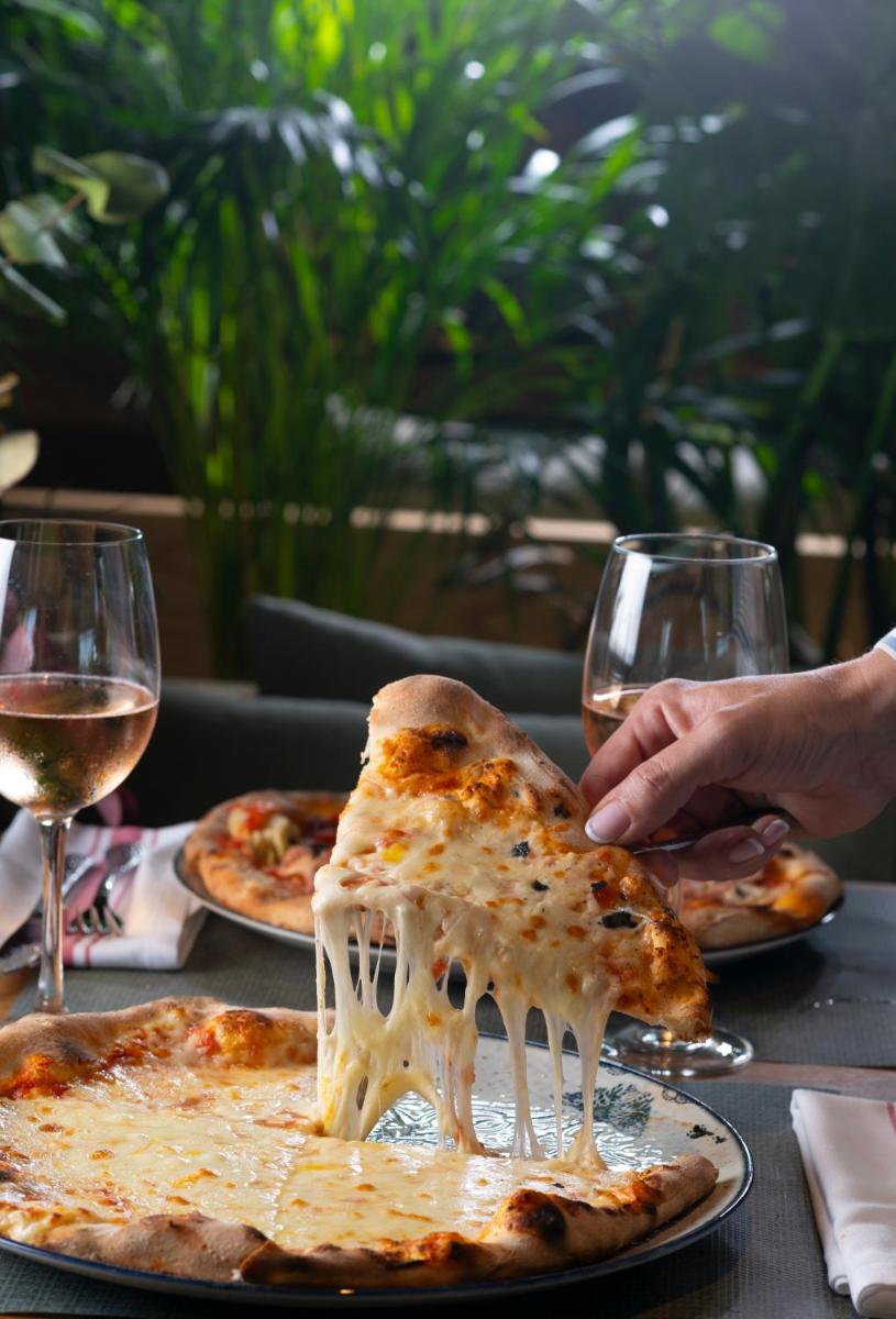 Comida en o cerca de este hotel