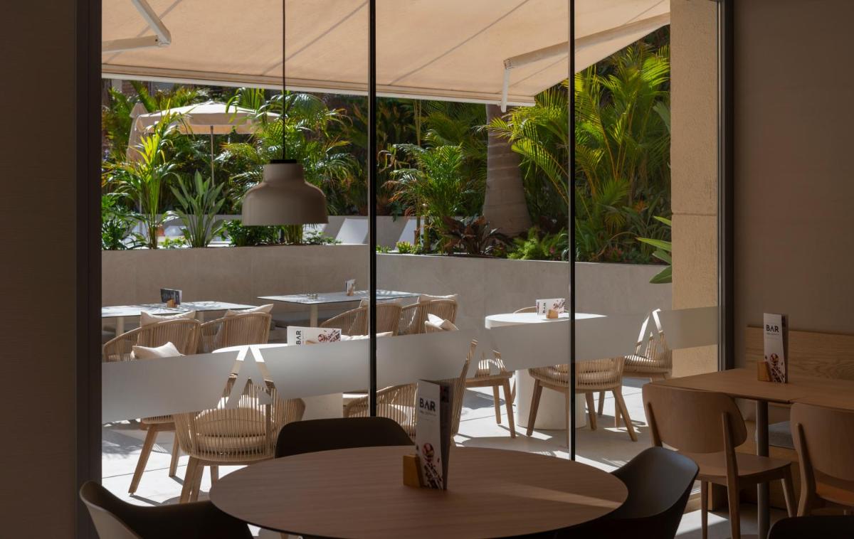 Un restaurante o sitio para comer en AQUA Hotel Promenade & Spa 4Sup
