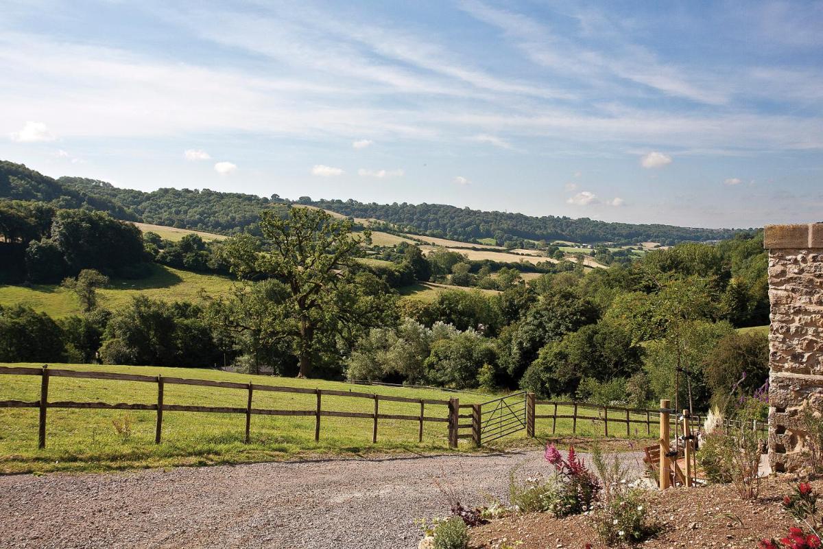 Valley Barn Slad Valley Cotswolds - Housity