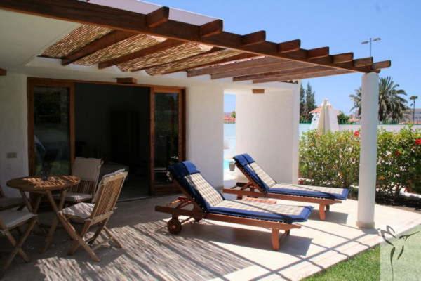Un patio o zona al aire libre en Birdcage Gay Men Resort and Lifestyle Hotel