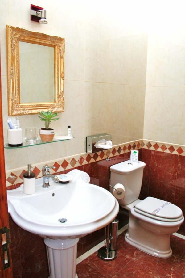 Un baño de Birdcage Gay Men Resort and Lifestyle Hotel