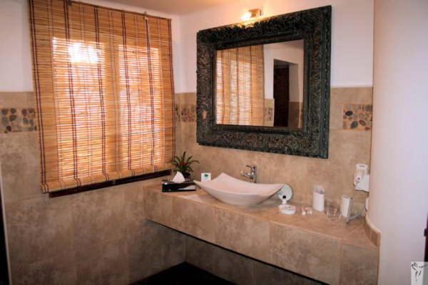 Un baño de Birdcage Gay Men Resort and Lifestyle Hotel