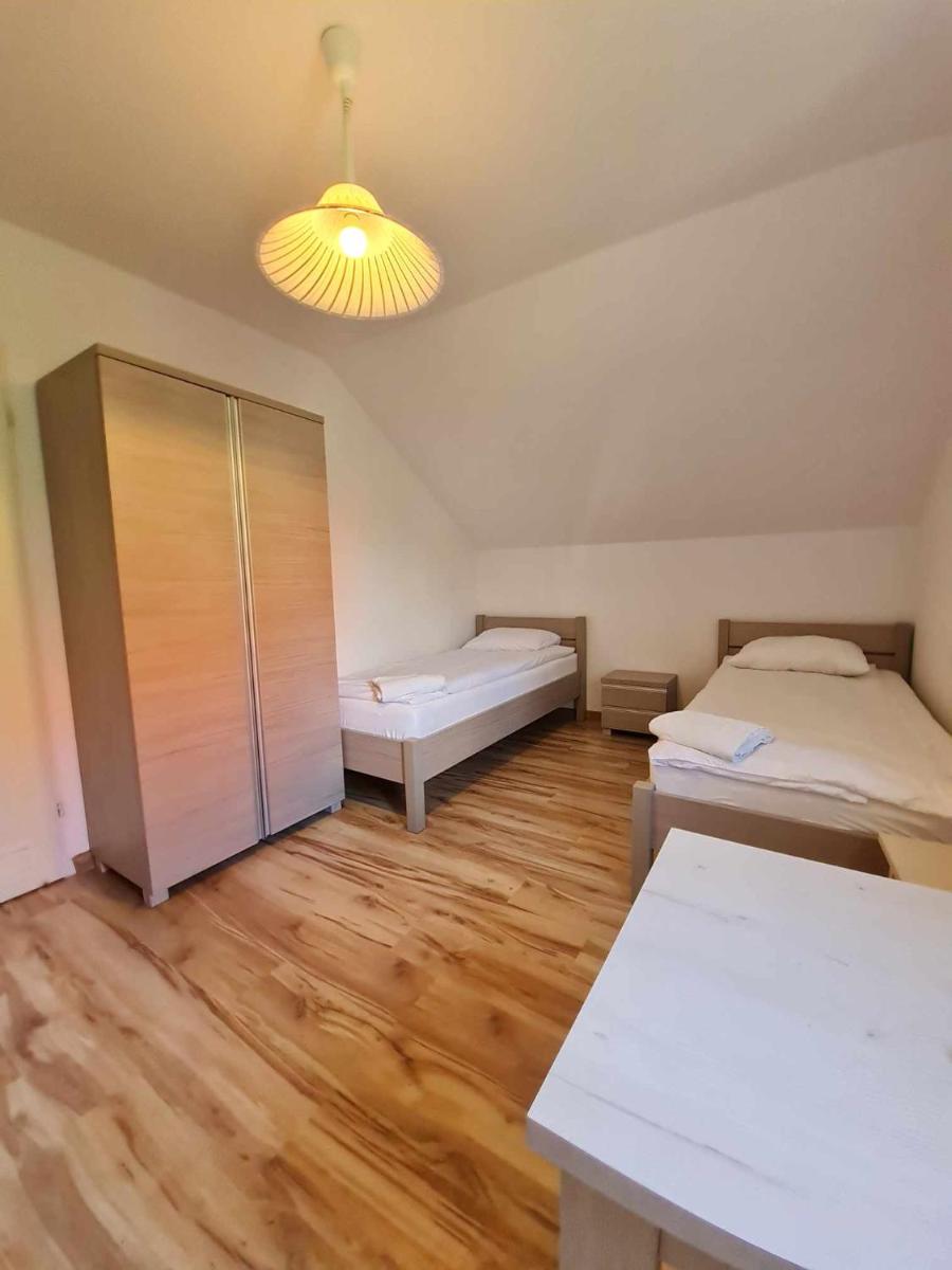 Pokoje Gościnne LENAILI - Housity