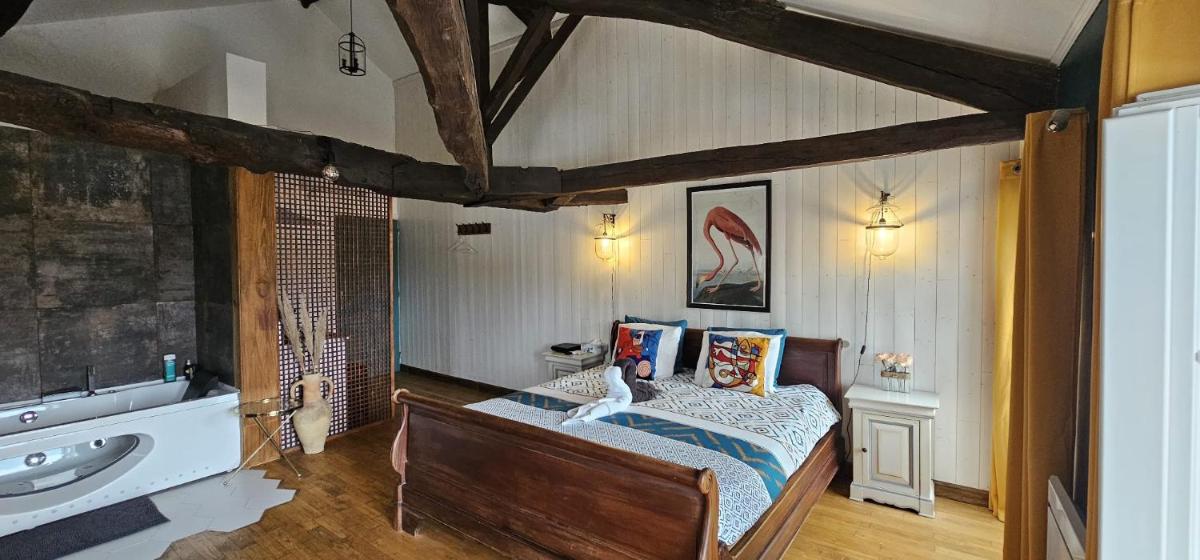 Suite Penthouse Romantique avec Jacuzzi, Confolens, Charente - Housity