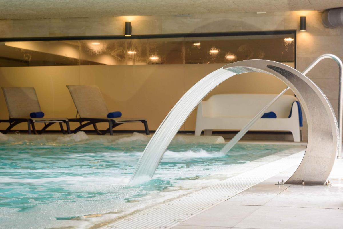 Piscina en o cerca de Ohtels Vil·la Romana