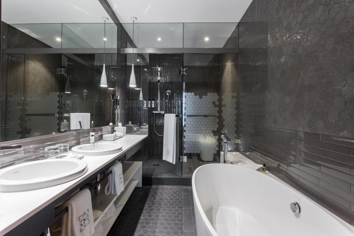 Un baño de Monument Hotel