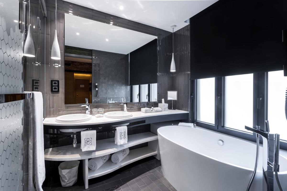 Un baño de Monument Hotel