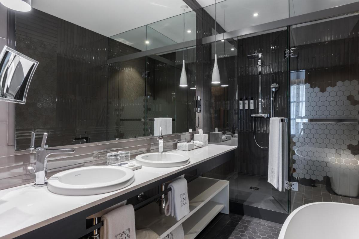 Un baño de Monument Hotel