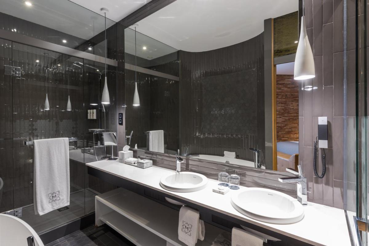 Un baño de Monument Hotel