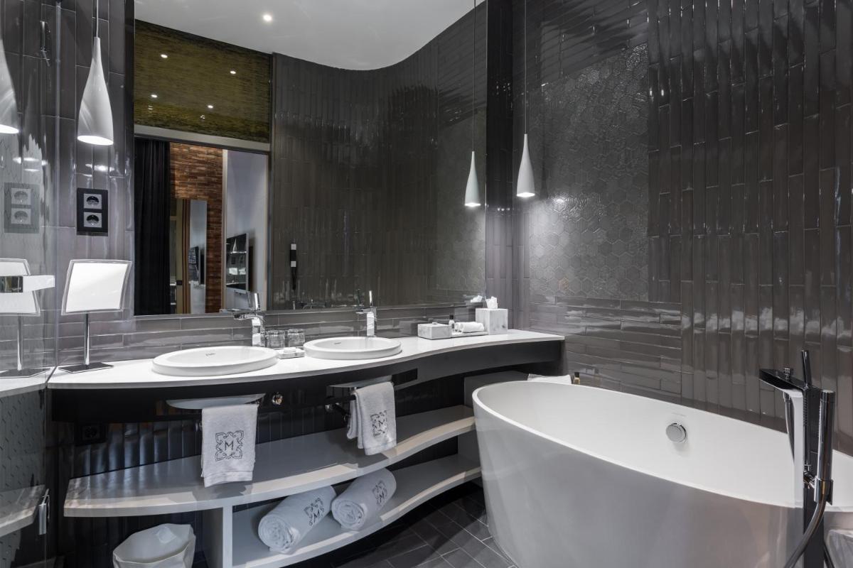 Un baño de Monument Hotel