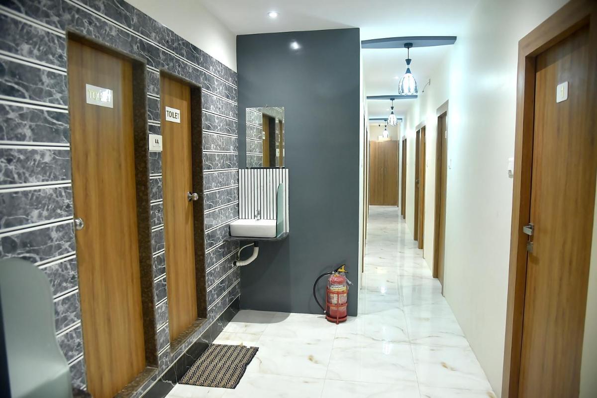 Vogue Cabin Stay Near NESCO Bombay Exhibition Centre - Hizvo
