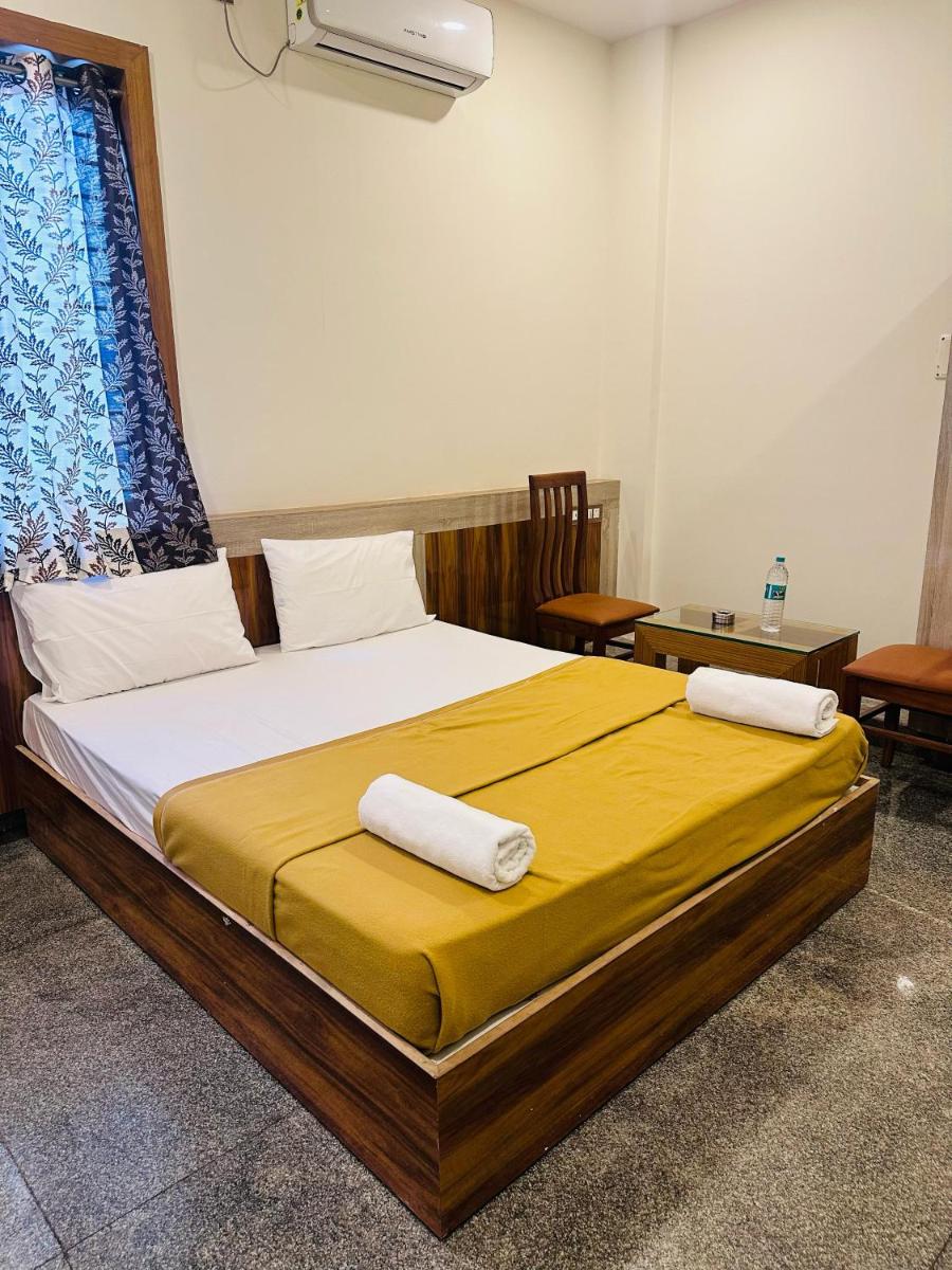 Embassy Grand boarding and lodging - Housity