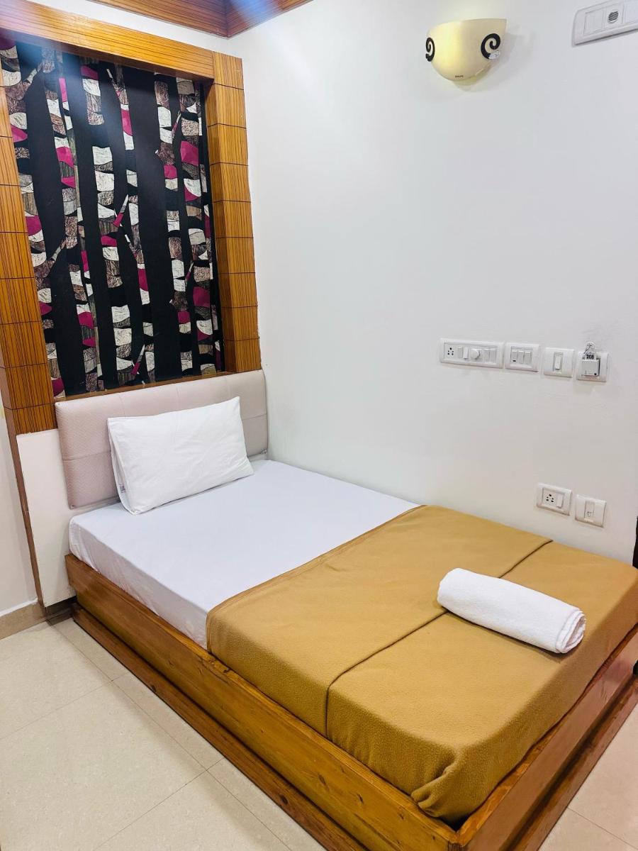 Embassy Grand boarding and lodging - Housity
