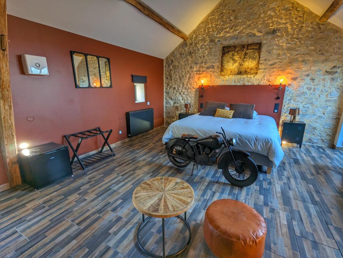 LE CLOS DES LYS - Chambres avec jacuzzi - Nemours - Housity