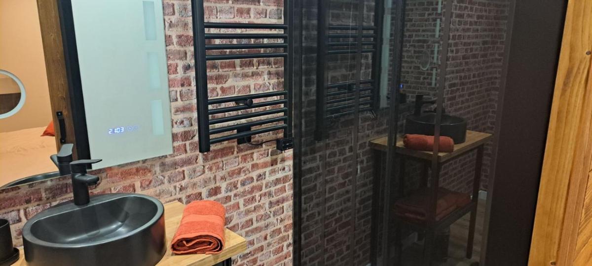 La maison d'à côté Chambre 2 - Housity