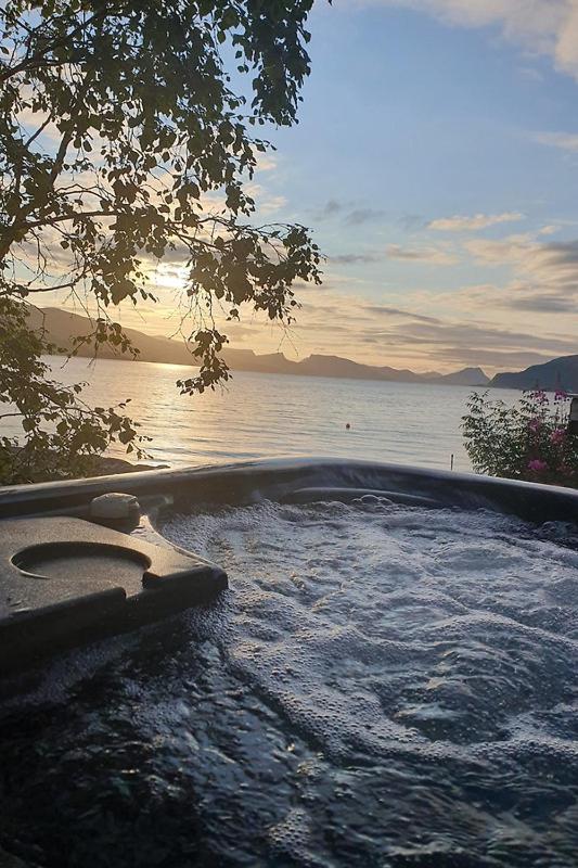 Småstranda Fjord Lodge - Housity