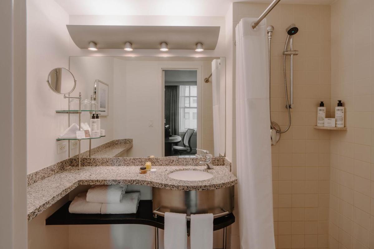 Club Quarters Hotel Downton, Houston - Housity