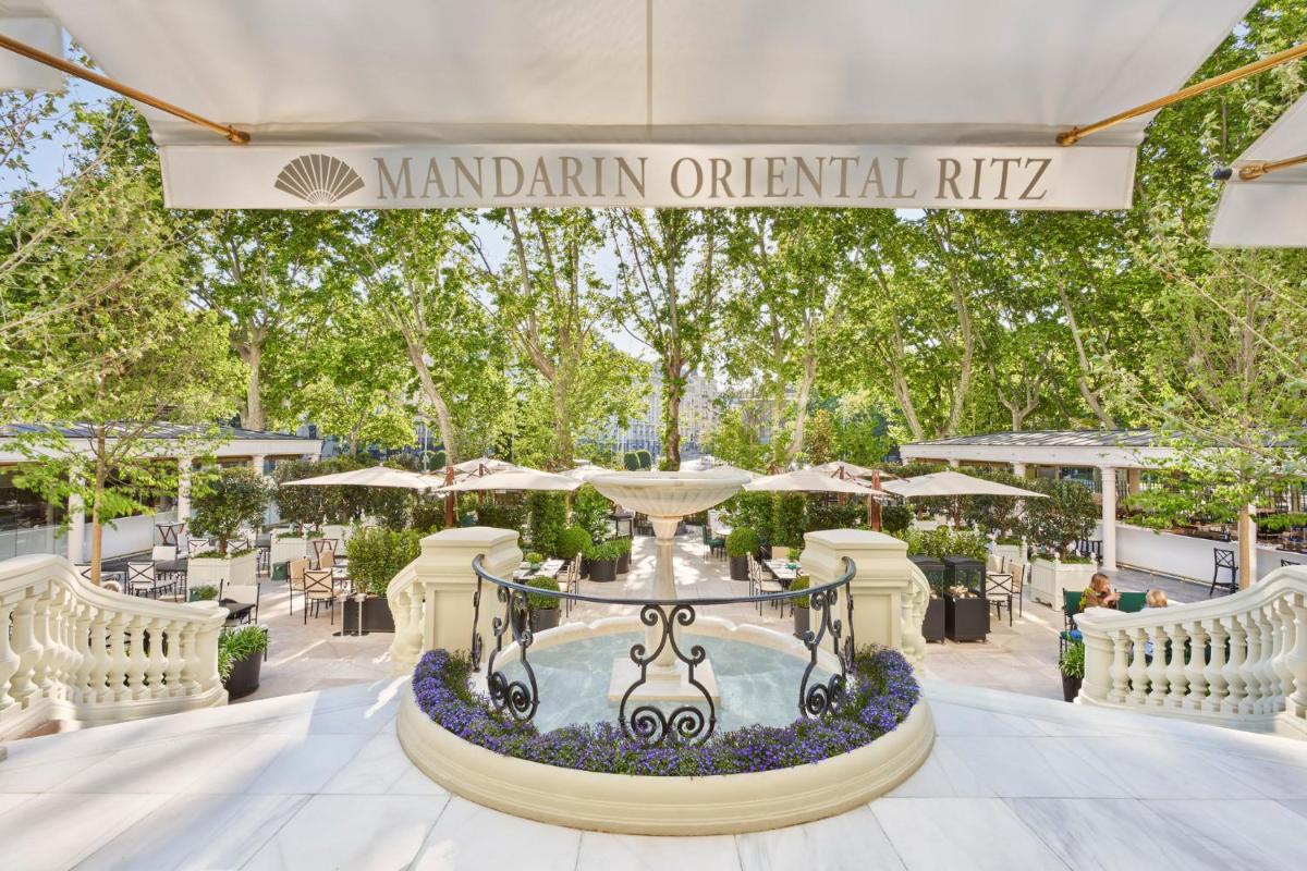 Un restaurante o sitio para comer en Mandarin Oriental Ritz, Madrid