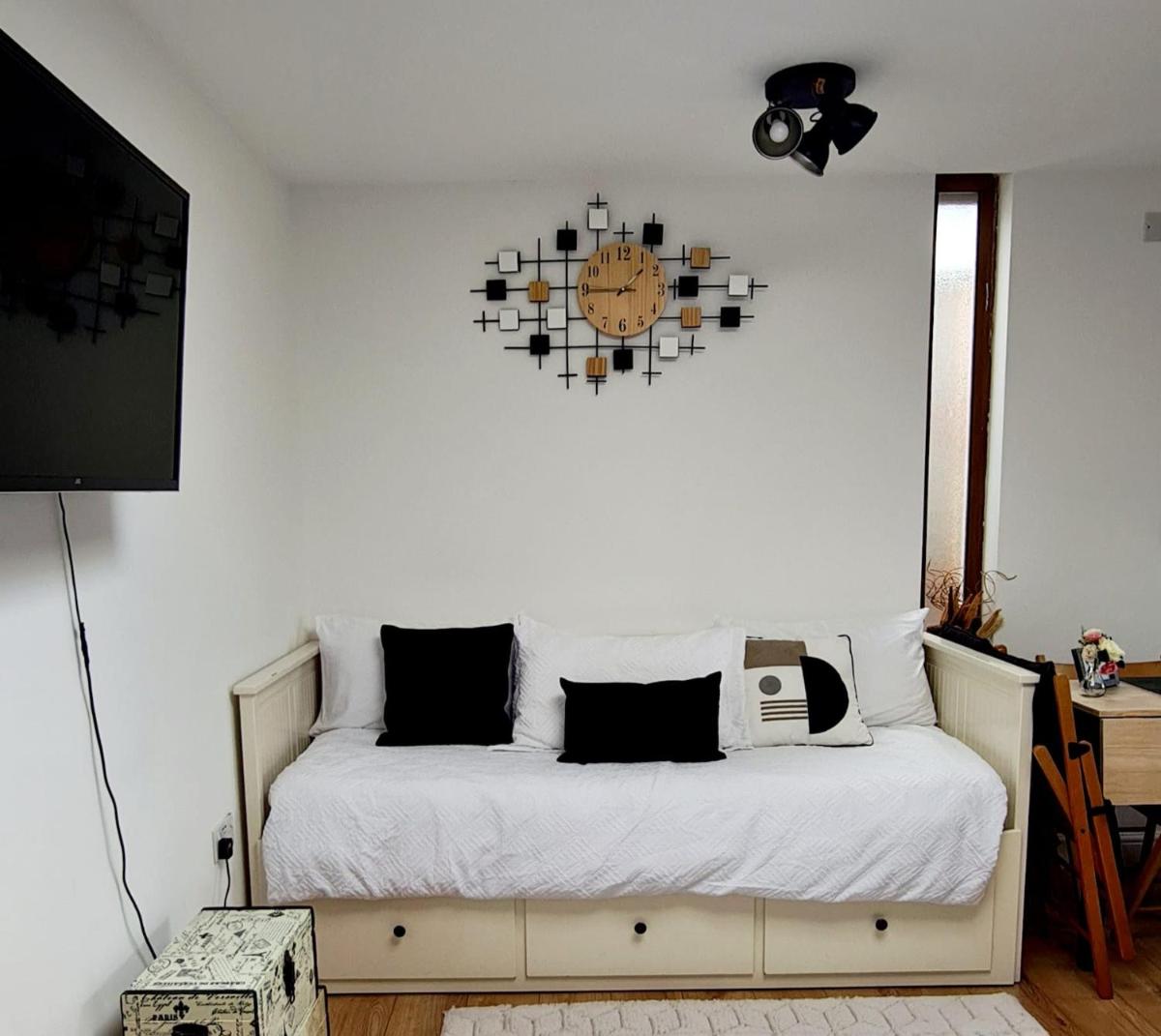 Canterbury romantic modern home - Housity