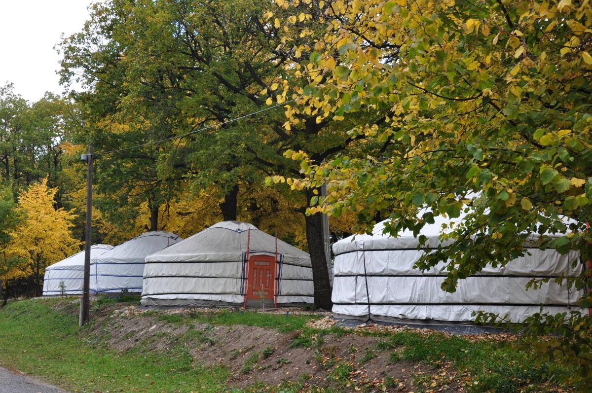 Dobogókő Jurtaszállás - Housity