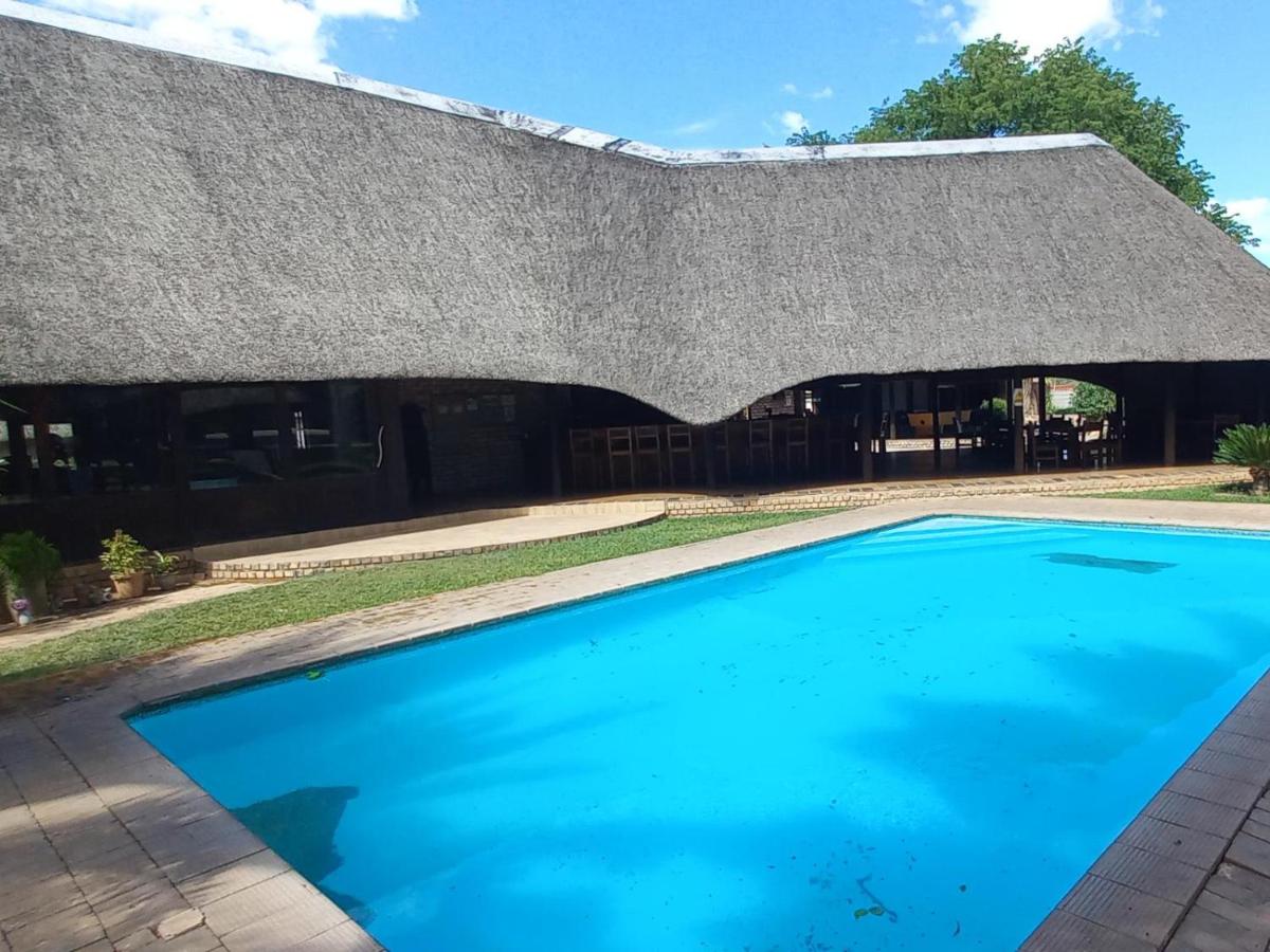 Ombinda Country Lodge - Housity