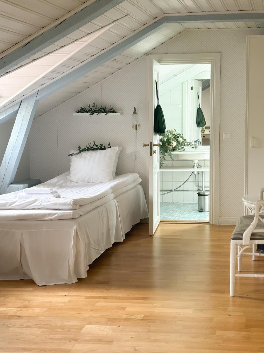 Mustion Linna / Svartå Manor - Housity