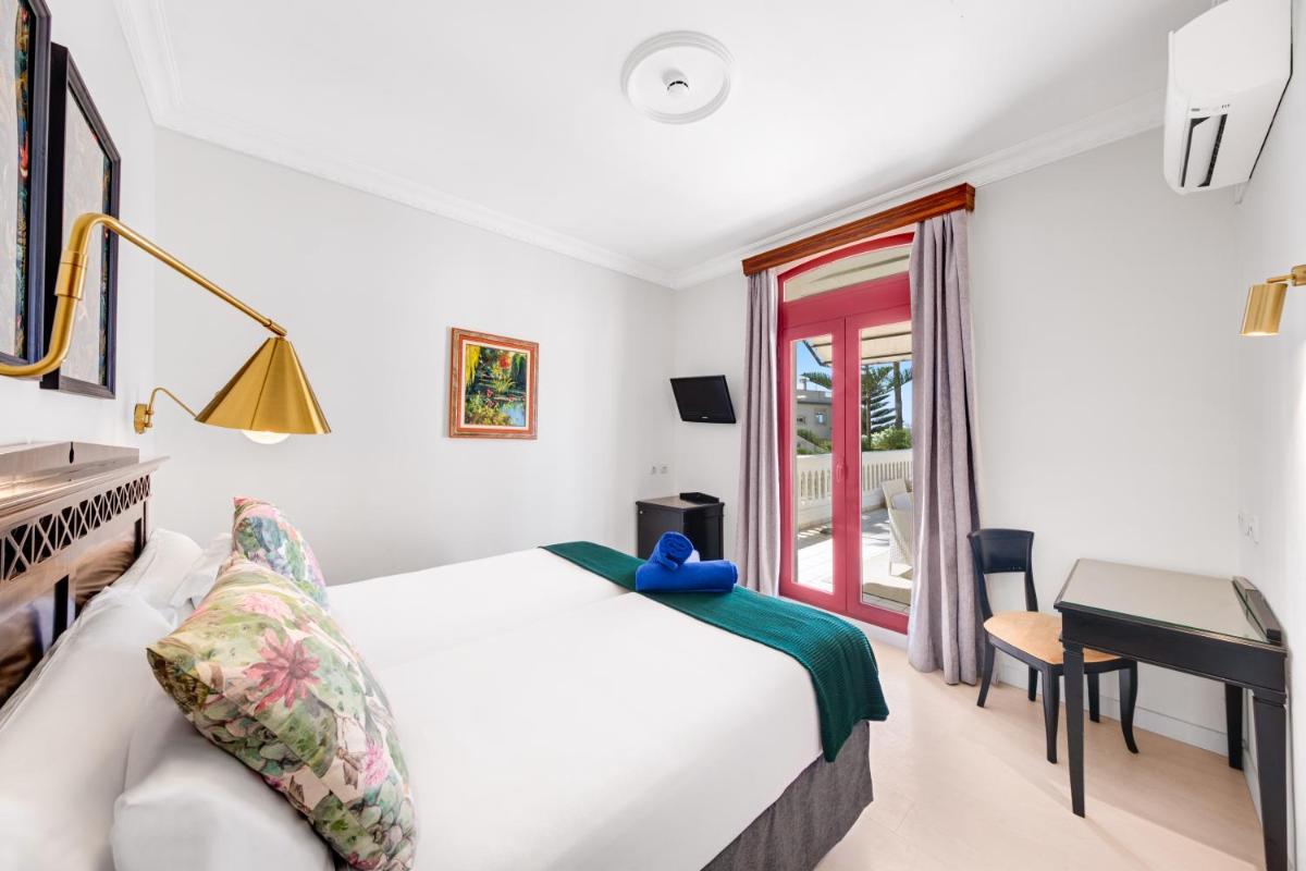 Cama o camas de una habitación en Hotel Ciutat Jardi