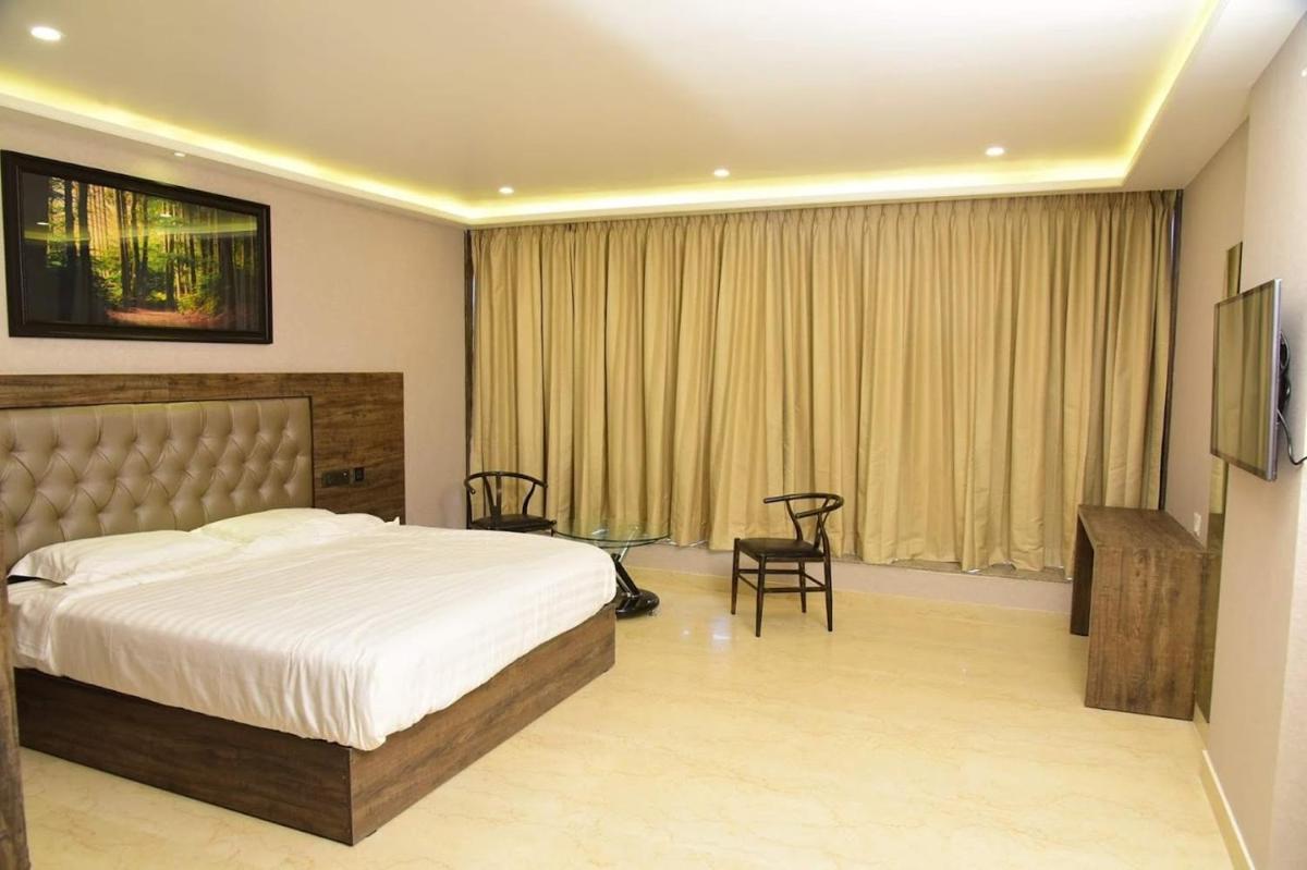 Hotel Sri Sierra - Housity