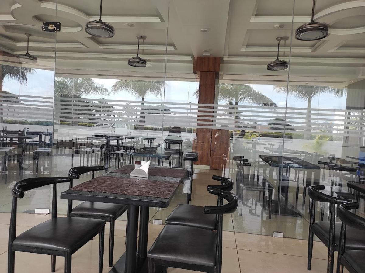 Hotel Sri Sierra - Housity