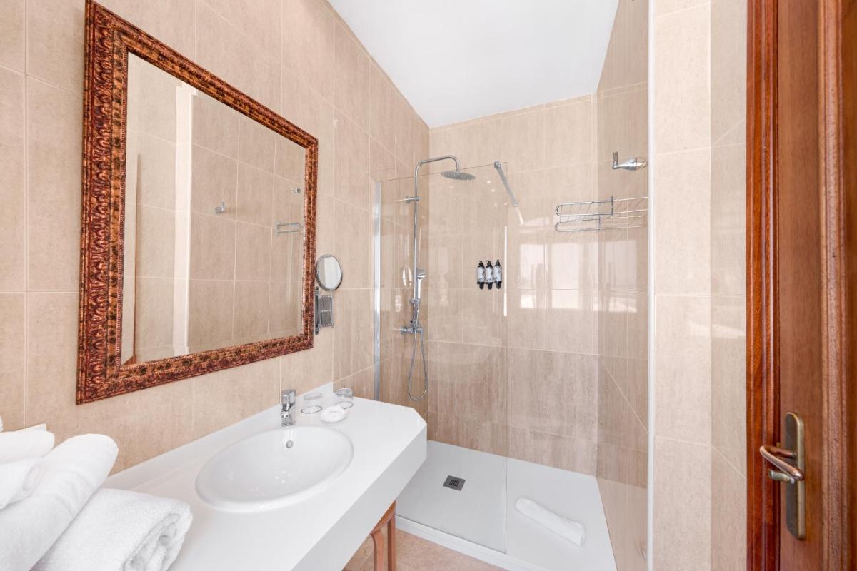 Un baño de Hotel Ciutat Jardi