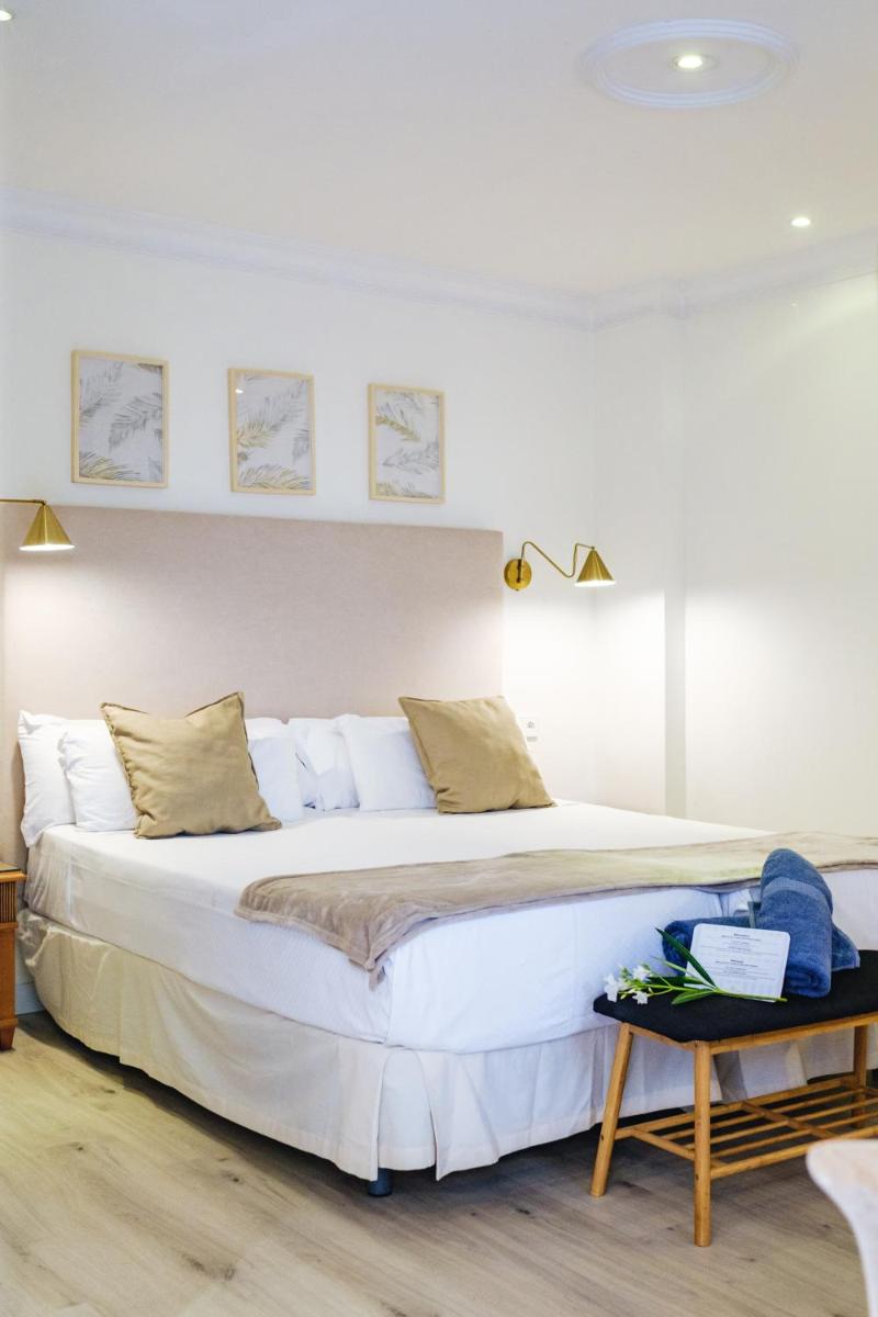 Cama o camas de una habitación en Hotel Ciutat Jardi