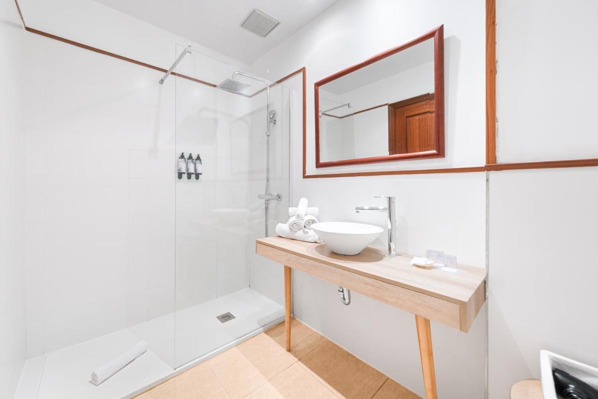 Un baño de Hotel Ciutat Jardi