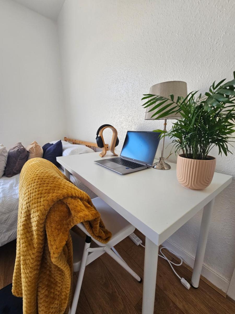Premium Guesthouse Accommodation for Professionals and Students near Cardiff City Centre - Housity
