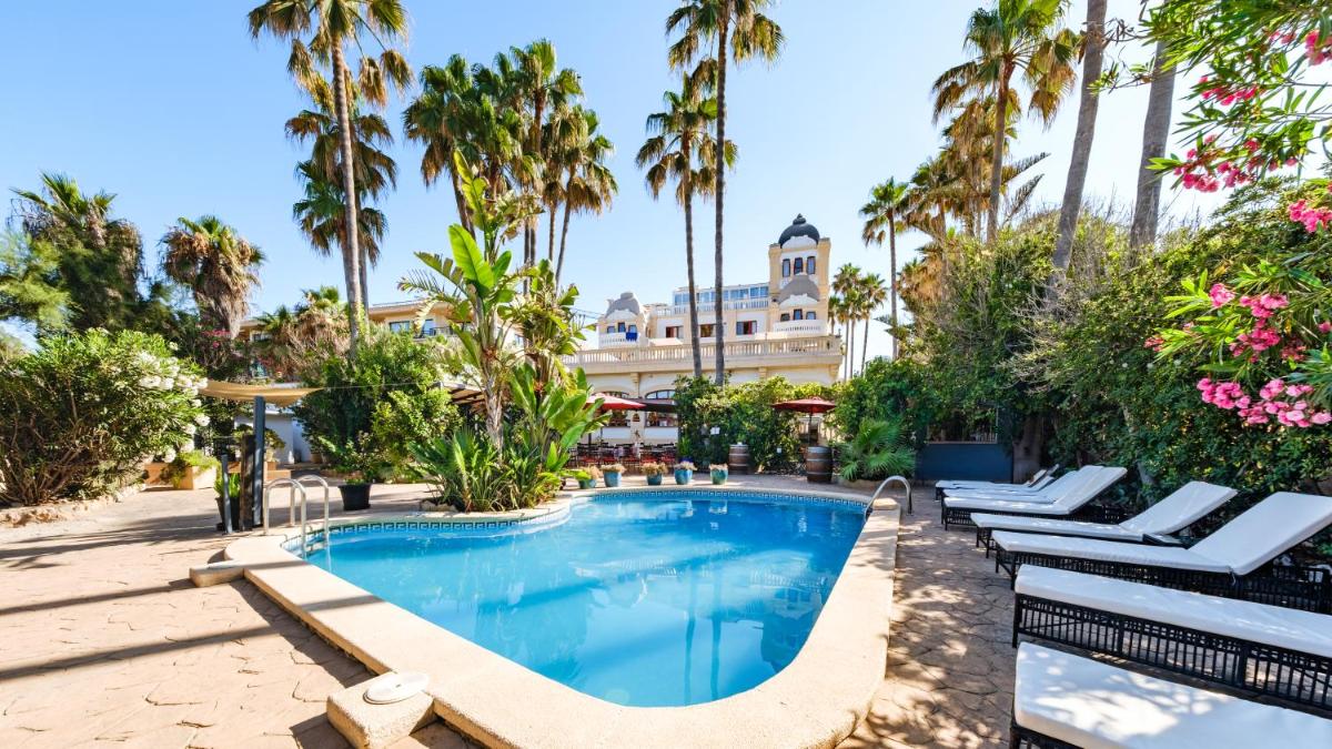 Piscina en o cerca de Hotel Ciutat Jardi