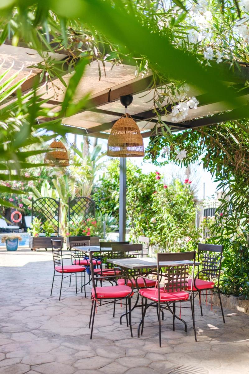 Jardín al aire libre en Hotel Ciutat Jardi