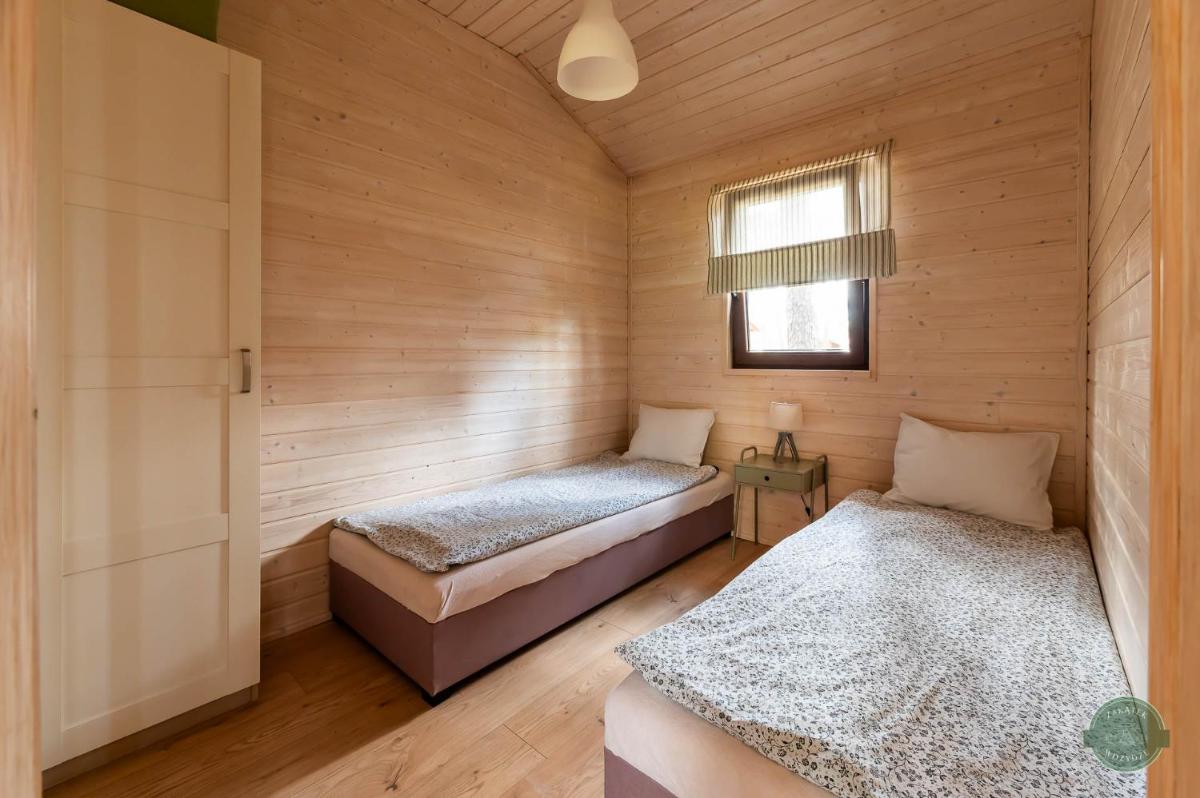 Zakątek Wdzydze -domek nr 7 w pierwszej linii od jeziora - Housity