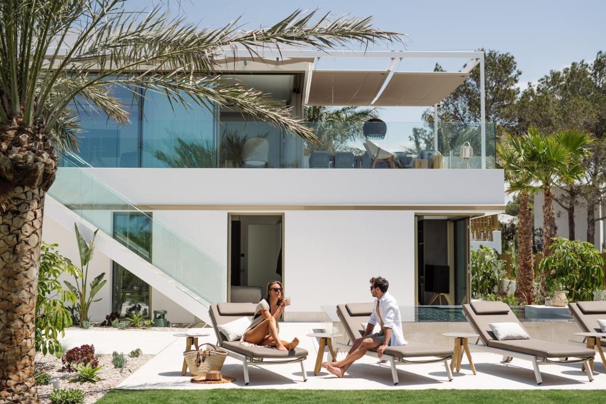 Un balcón o terraza de 7Pines Resort Ibiza, part of Destination by Hyatt