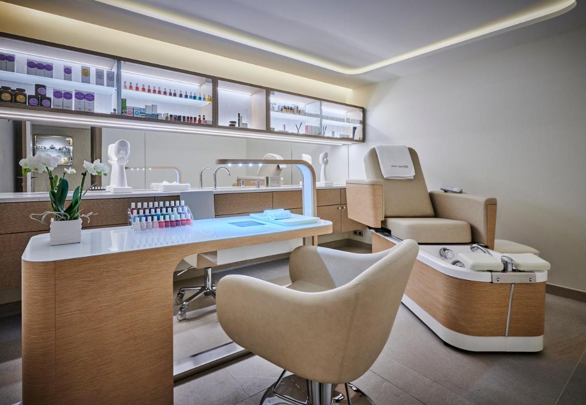 Coin salon dans l'établissement La Réserve de Beaulieu