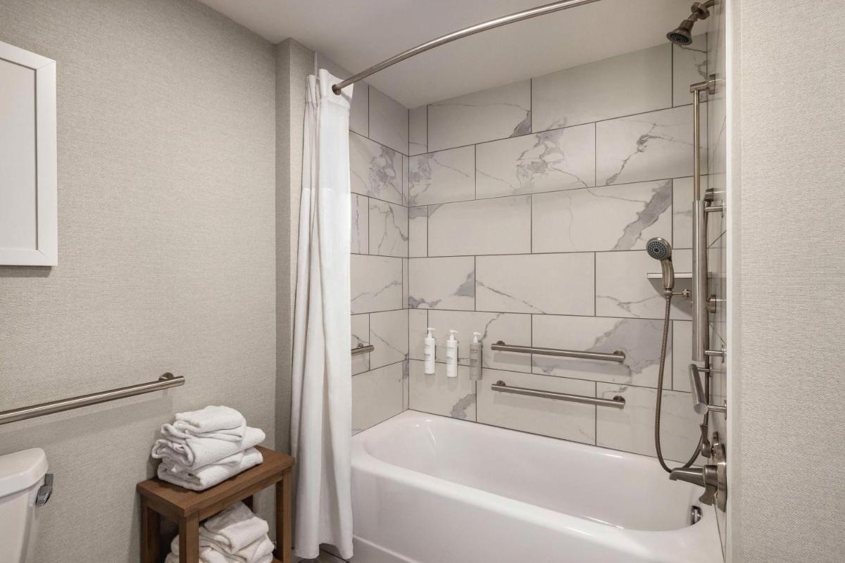 Hampton Inn Virginia Beach-Oceanfront South - Housity