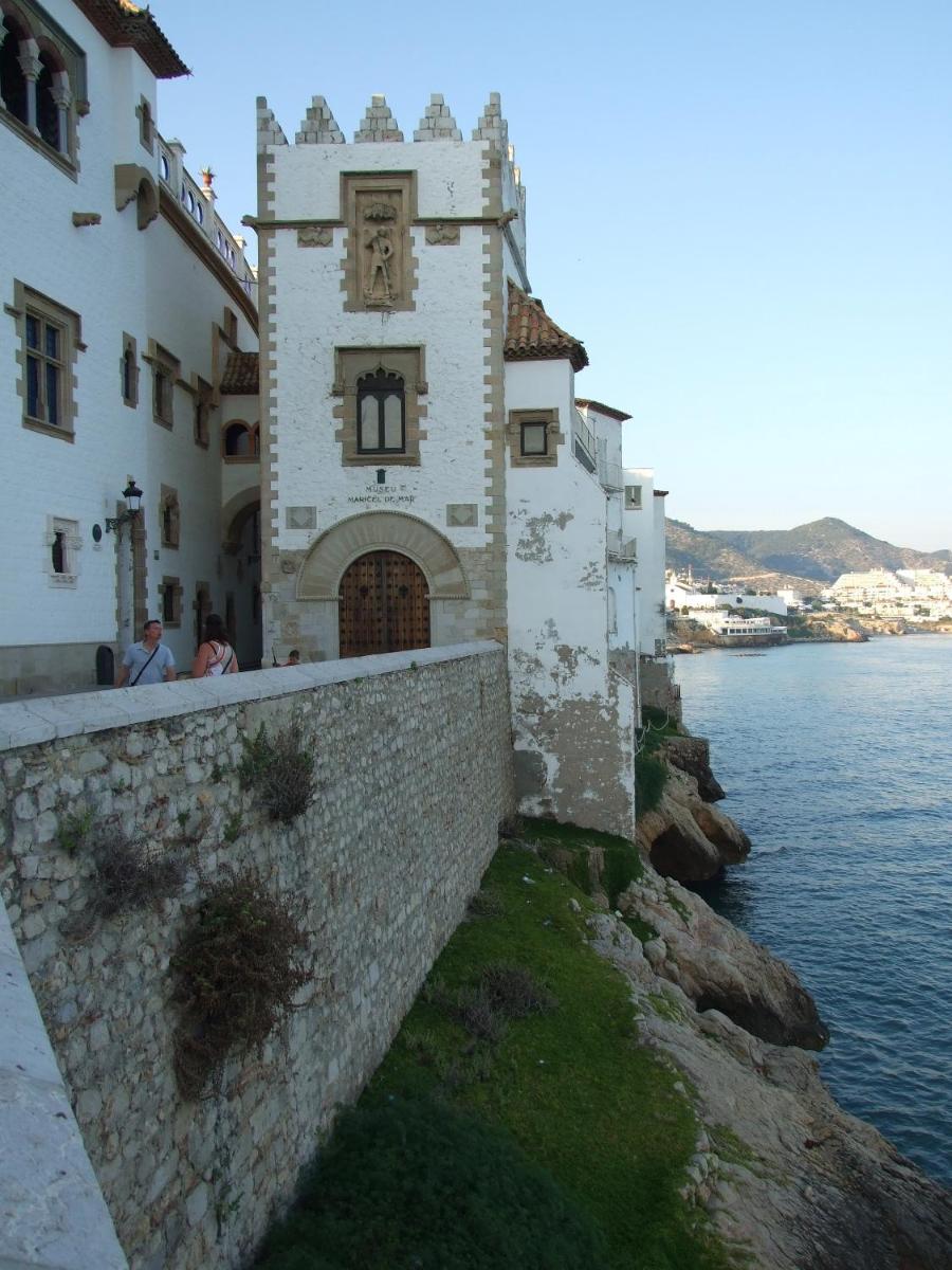 Apartamentos Montserrat - Housity